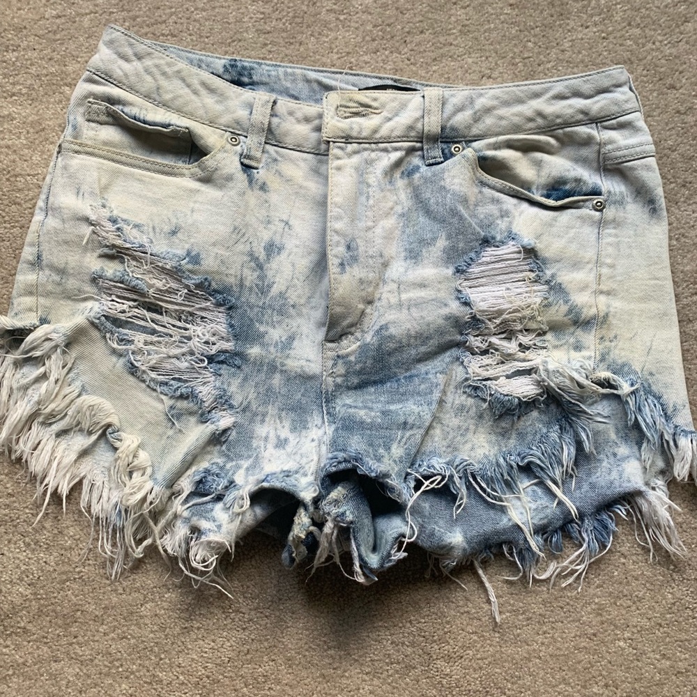 Acids washed torn Jean shorts size 9